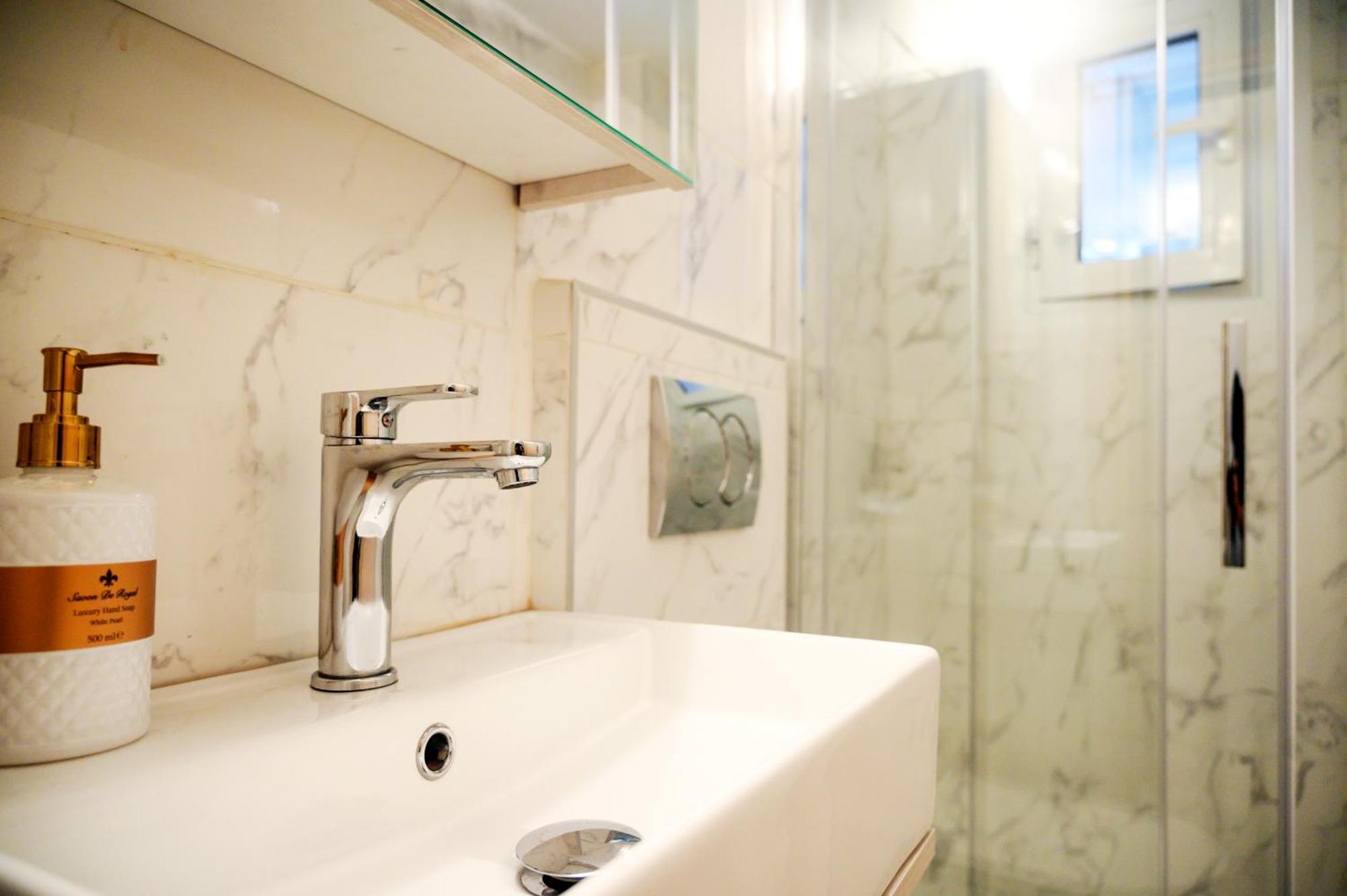 Modern Downtown Flat By Golden H&R Leilighet Thessaloníki Eksteriør bilde